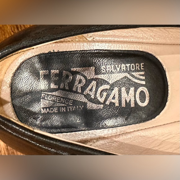 417. Ladies Salvatore Ferragamo Vintage Black Leather and Patent Horse Bit Shoes - Picture 14 of 16